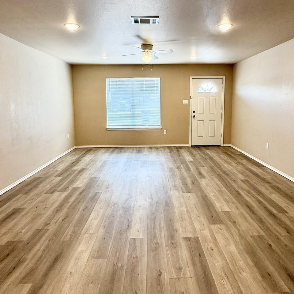 2917 E Cornell St - Photo 3 of 13