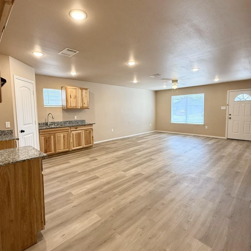 2917 E Cornell St - Photo 4 of 13