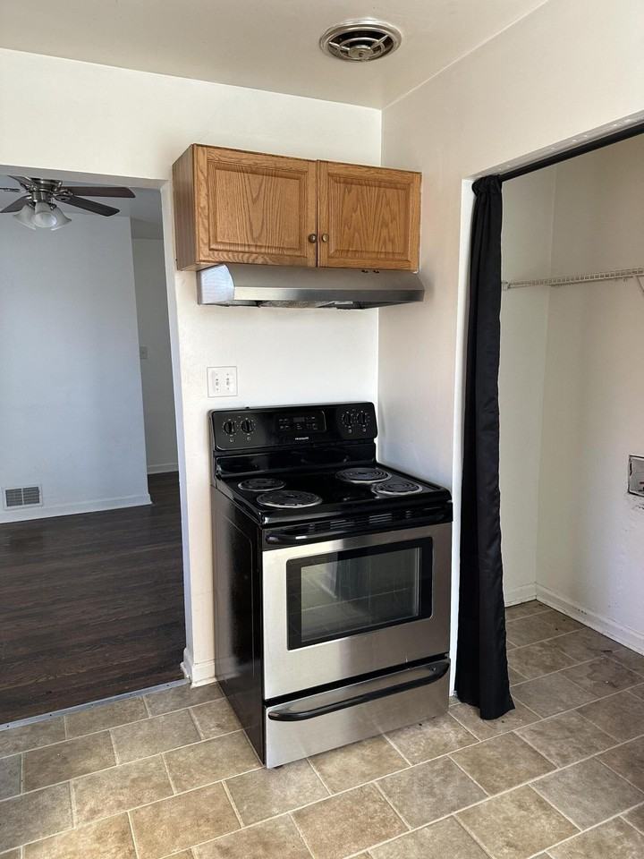 610 Kent Dr - Photo 4 of 11