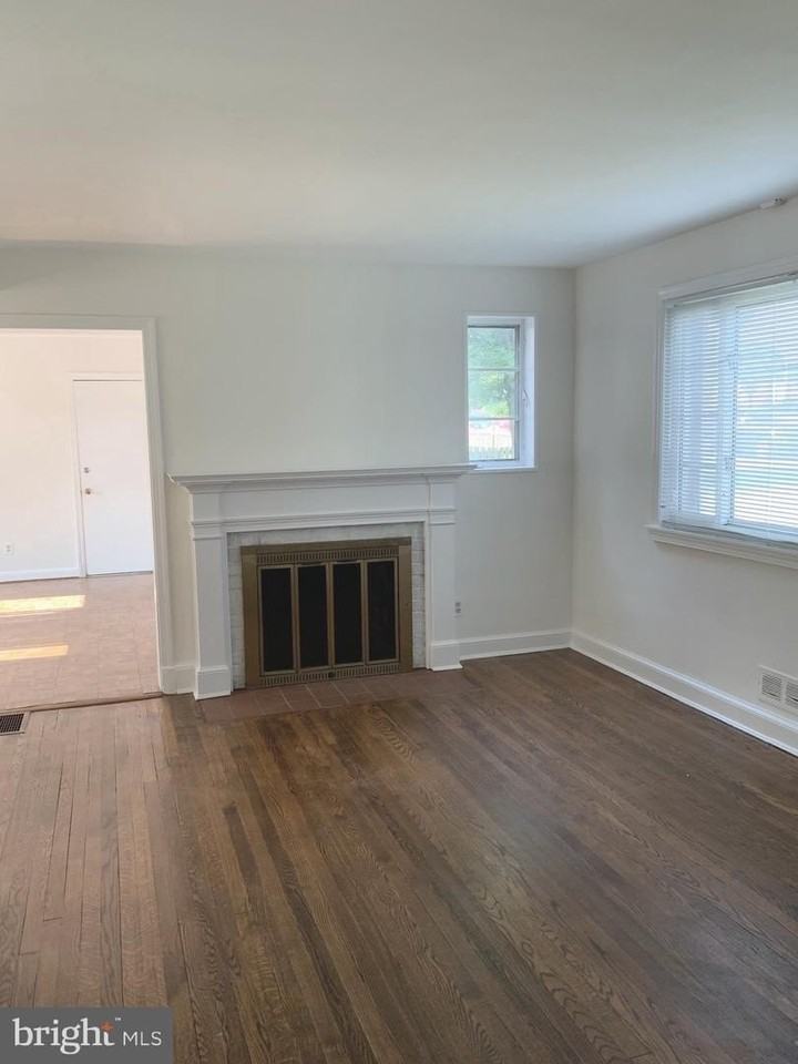 4410 Woodfield Rd - Photo 3 of 24