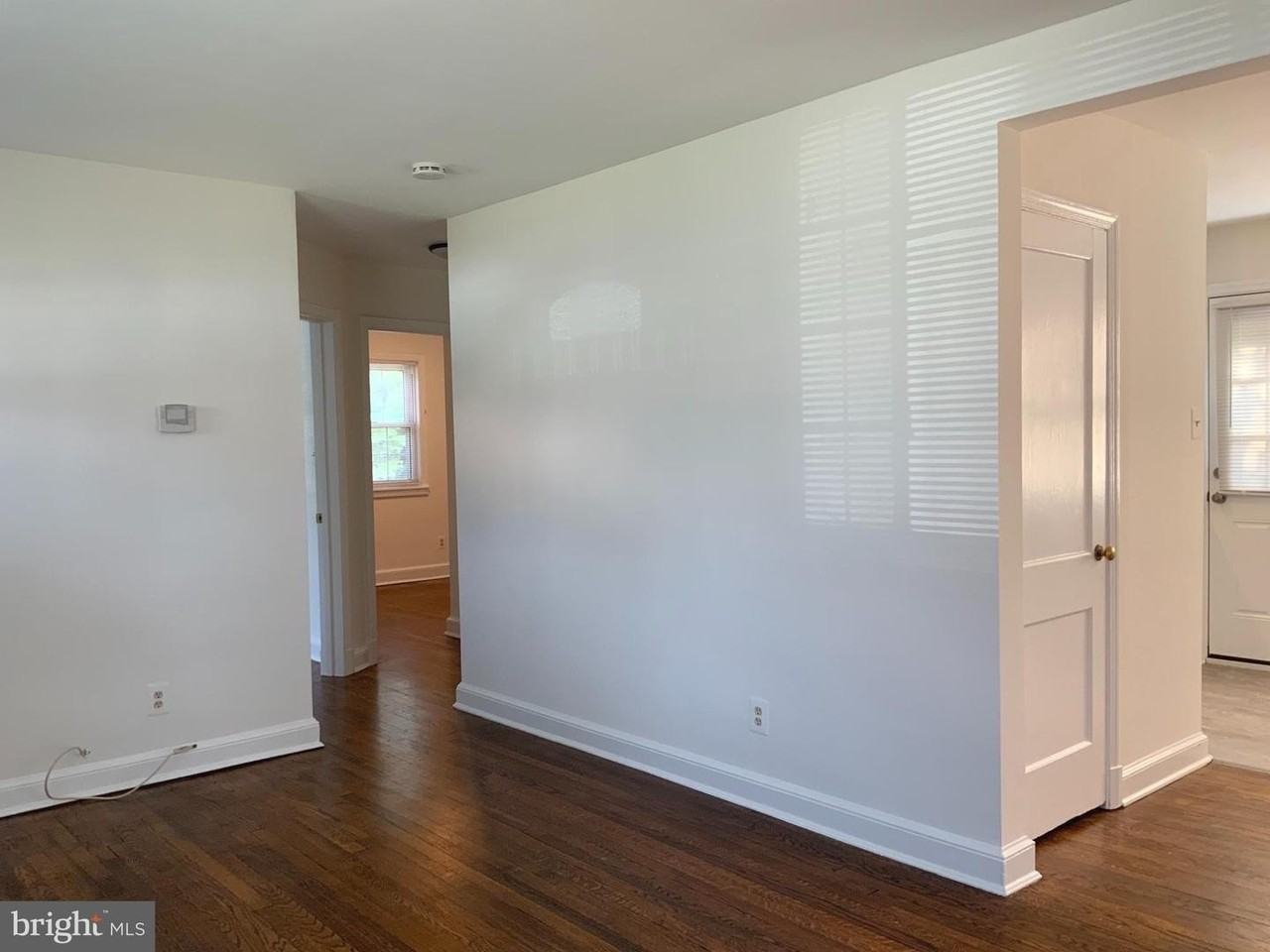 4410 Woodfield Rd - Photo 4 of 24