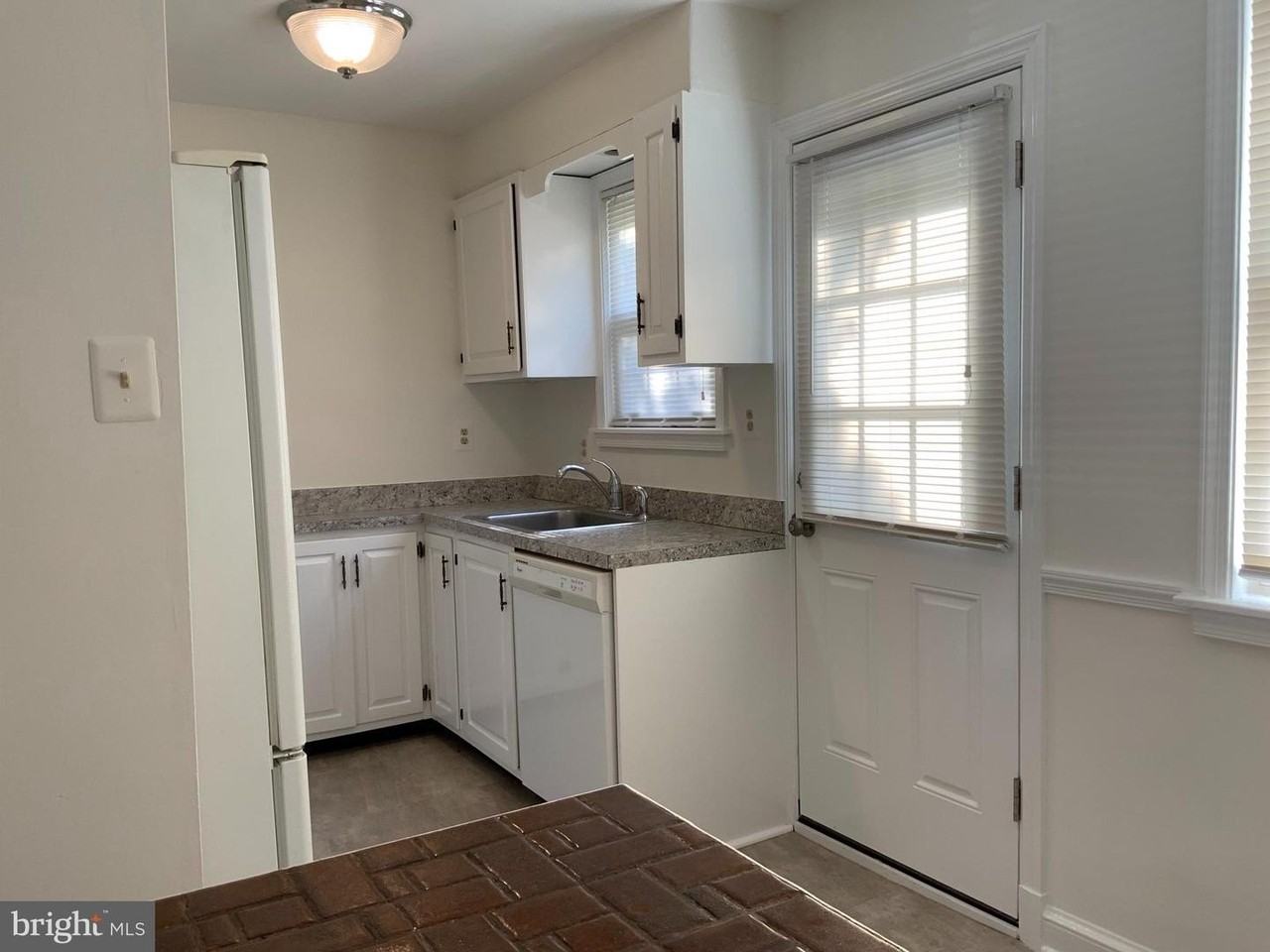 4410 Woodfield Rd - Photo 6 of 24