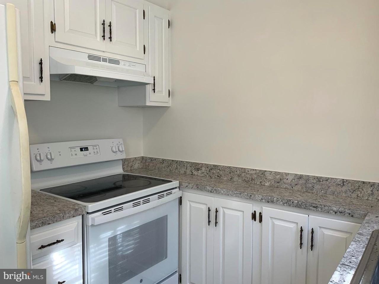 4410 Woodfield Rd - Photo 7 of 24