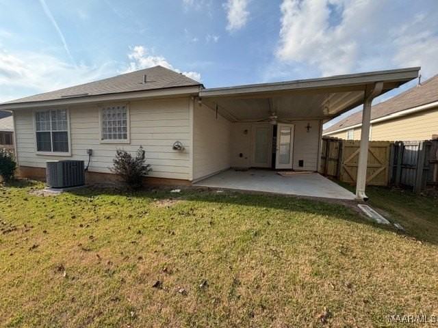 1684 Hawthorne Ln - Photo 3 of 21