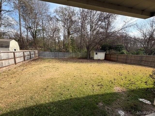 1684 Hawthorne Ln - Photo 4 of 21