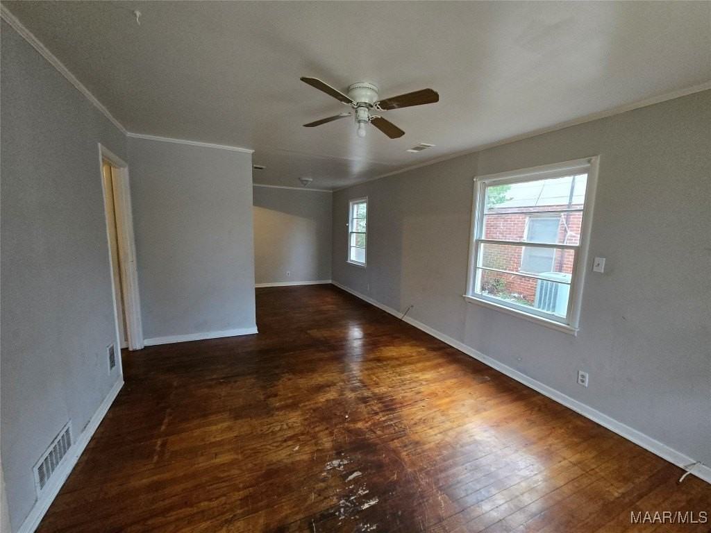 2205 E 5th St - Photo 2 of 10