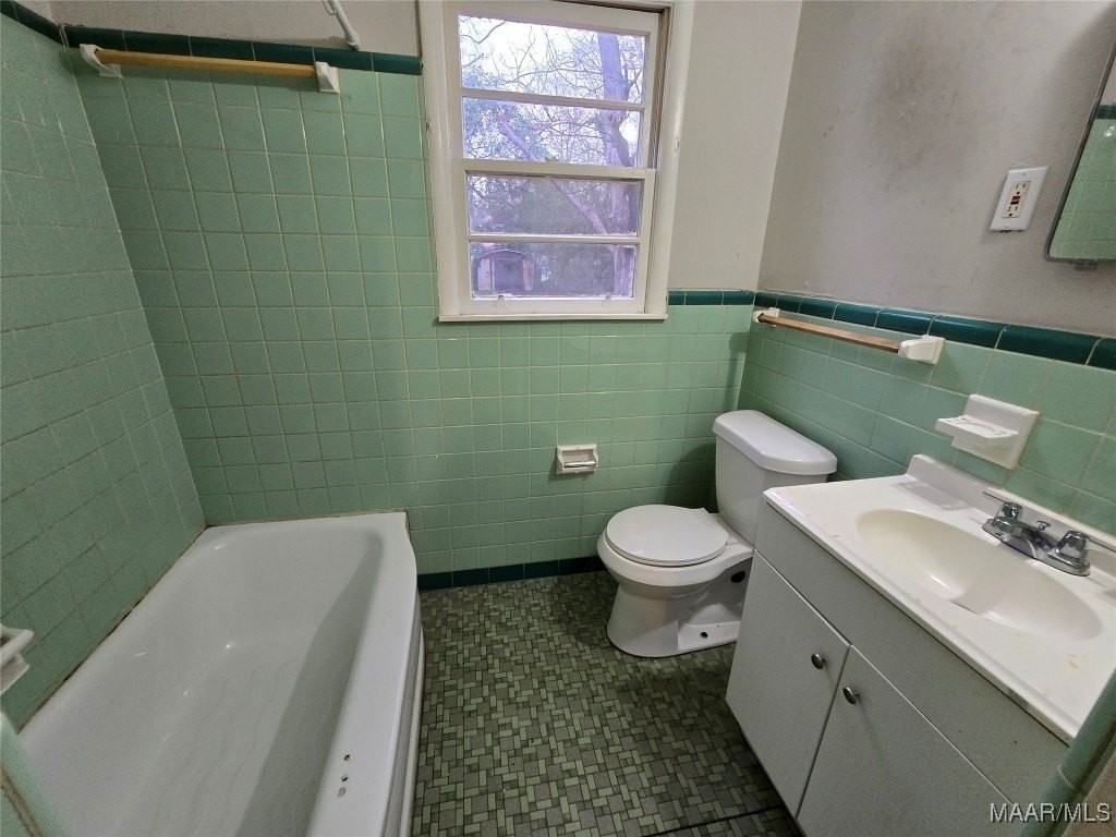 2205 E 5th St - Photo 7 of 10