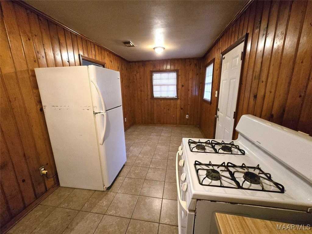 1809 Midway St - Photo 5 of 14