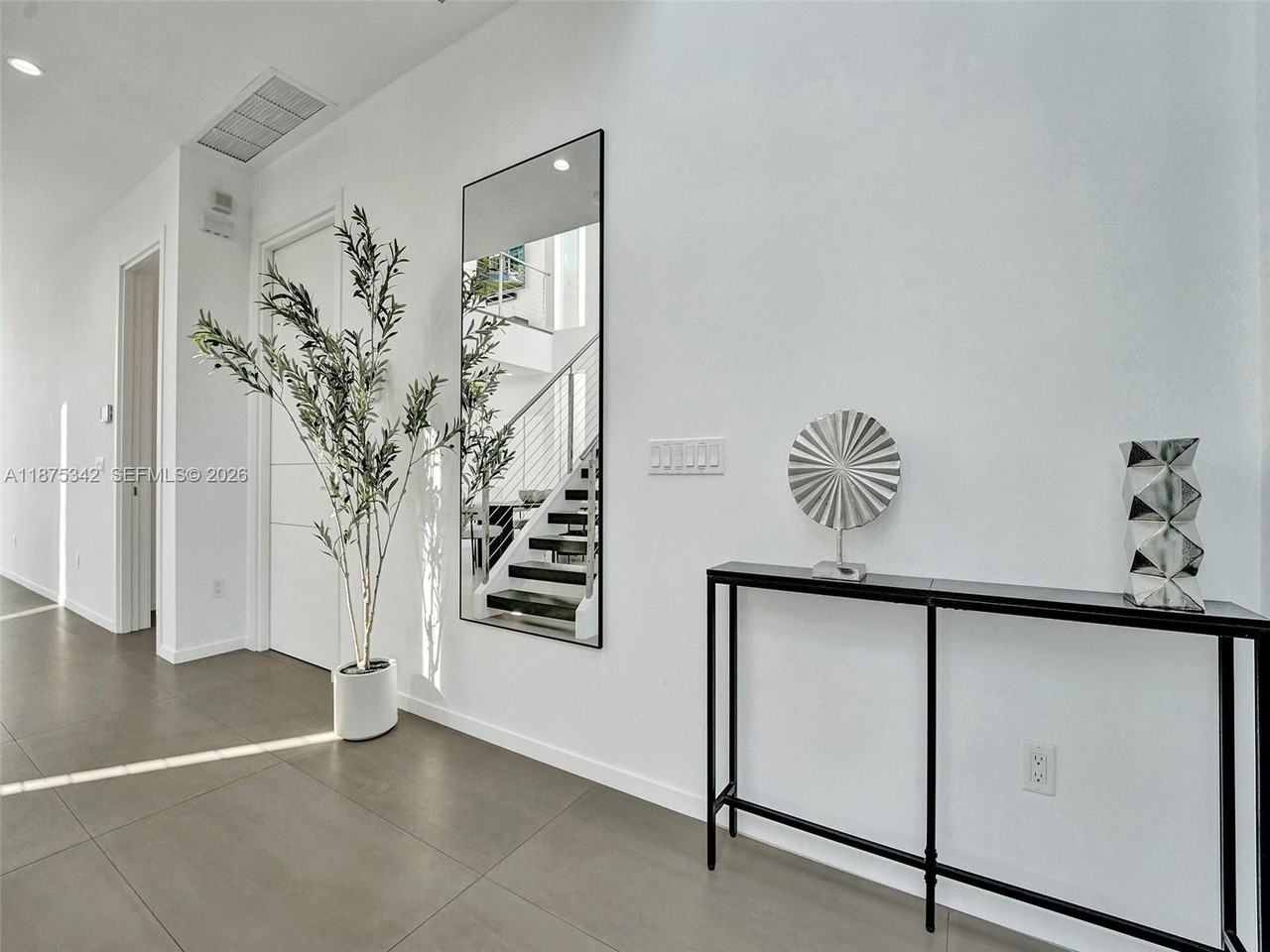 2217 Ne 17th Ter - Photo 5 of 50