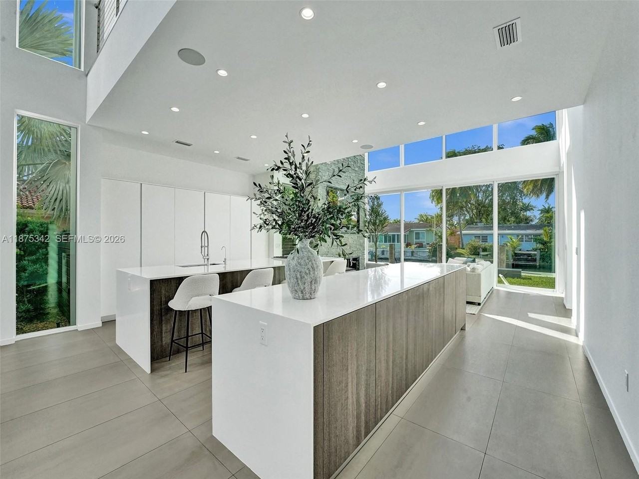 2217 Ne 17th Ter - Photo 6 of 50