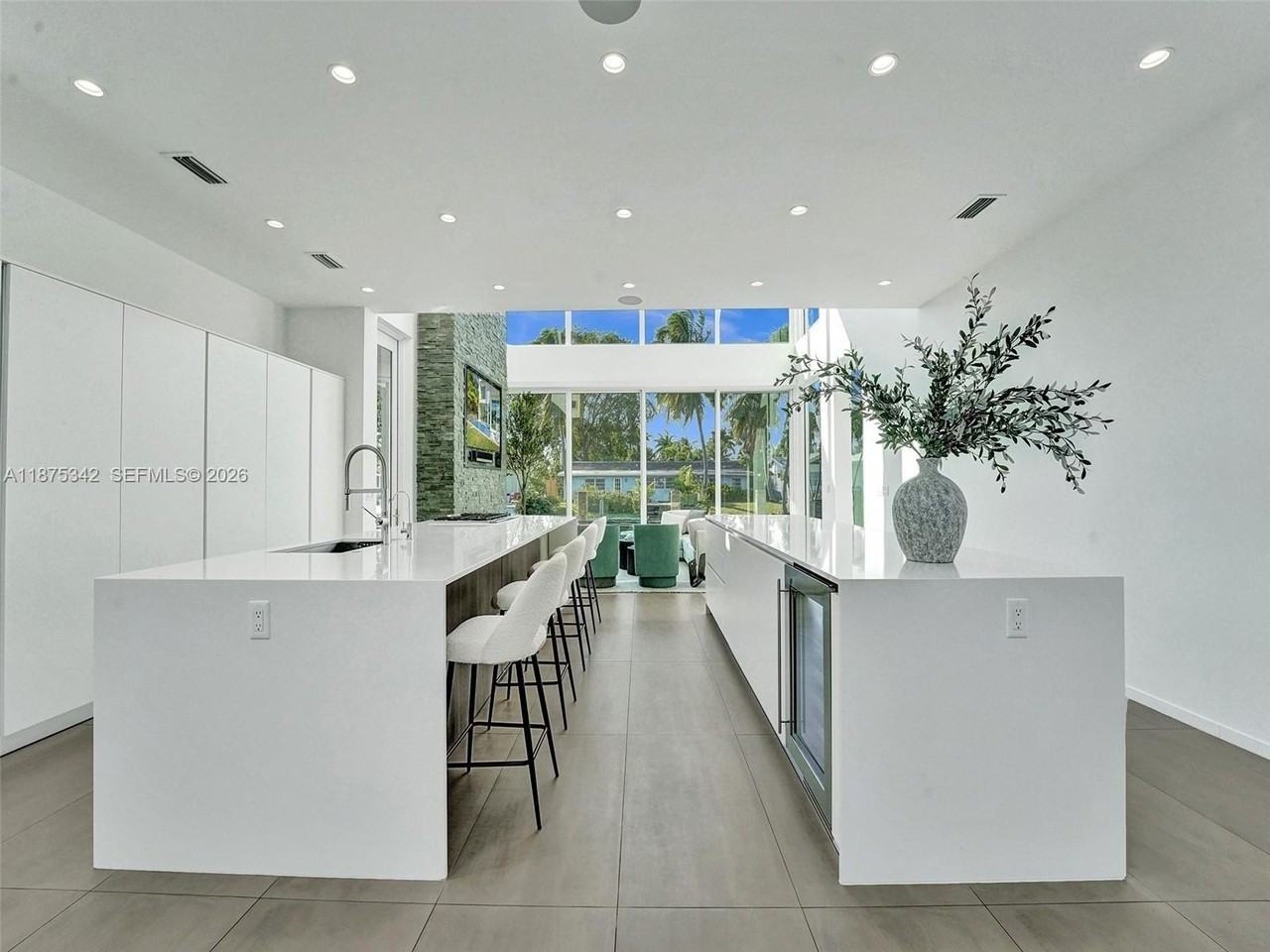 2217 Ne 17th Ter - Photo 7 of 50