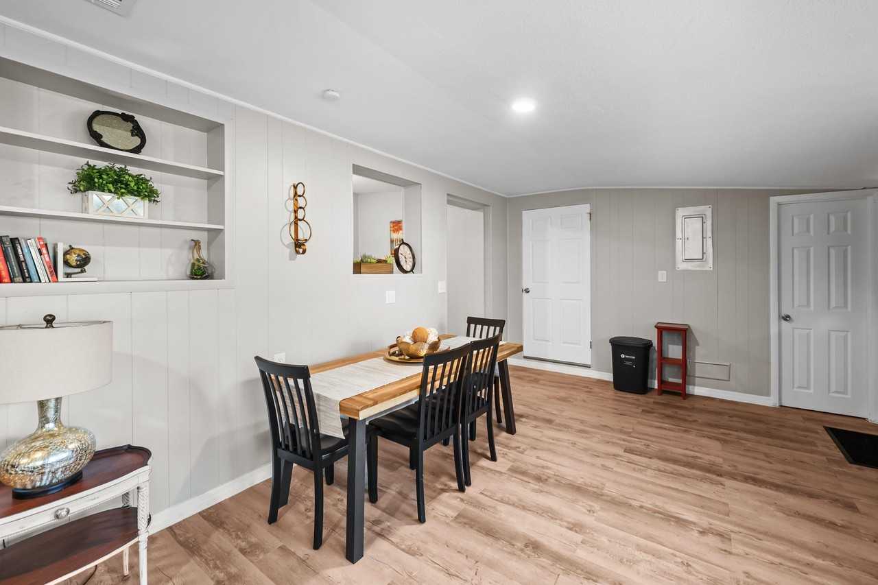 Le Brun Dr - Photo 4 of 15