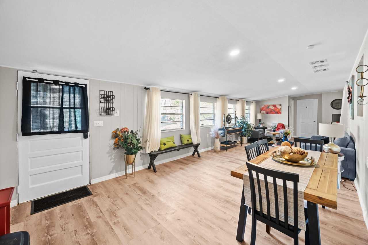 Le Brun Dr - Photo 3 of 15