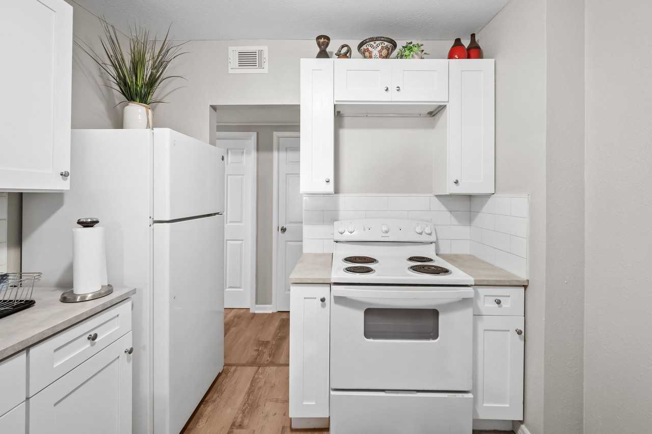 Le Brun Dr - Photo 5 of 15