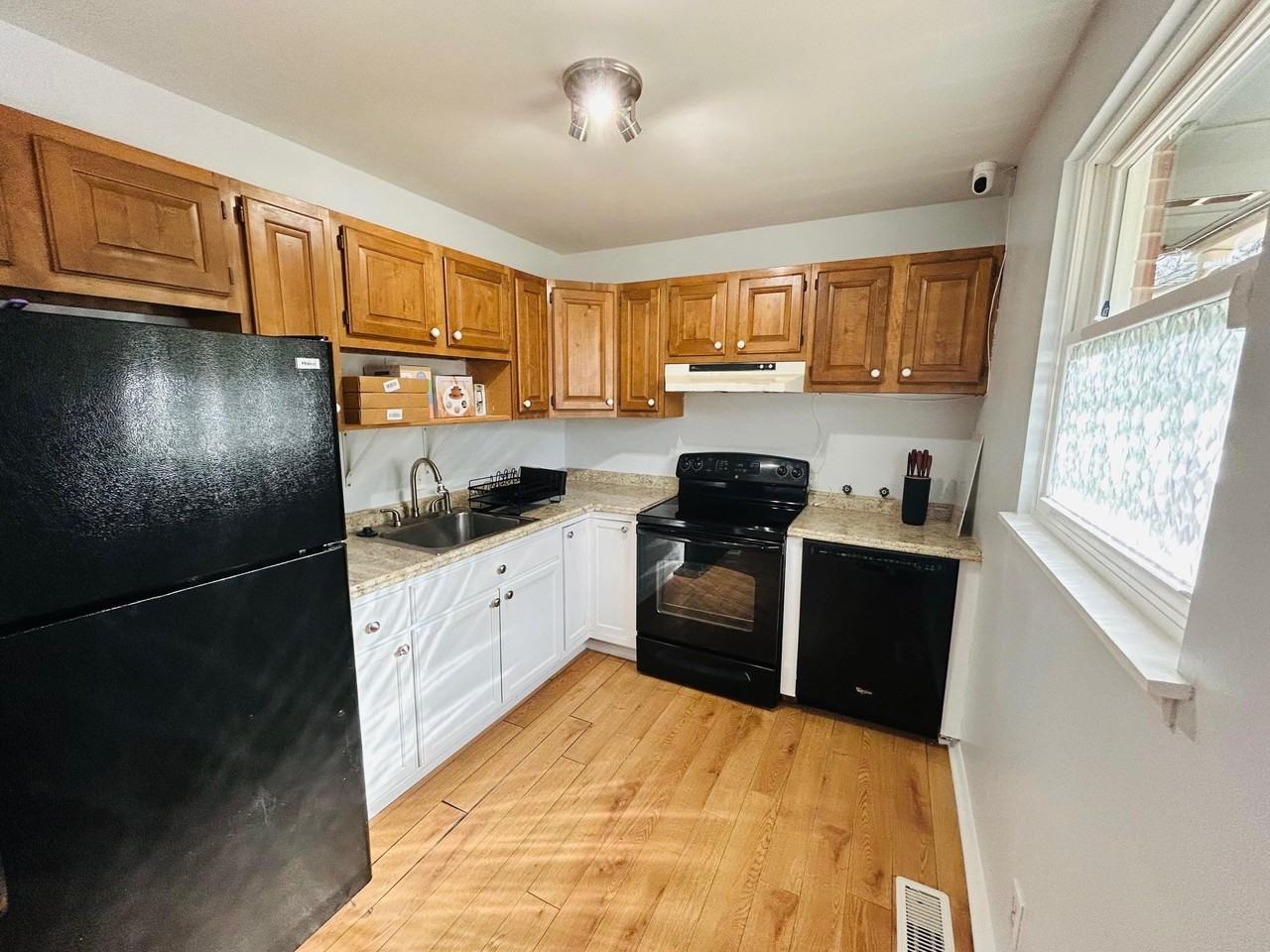 Newcombe Rd - Photo 4 of 29