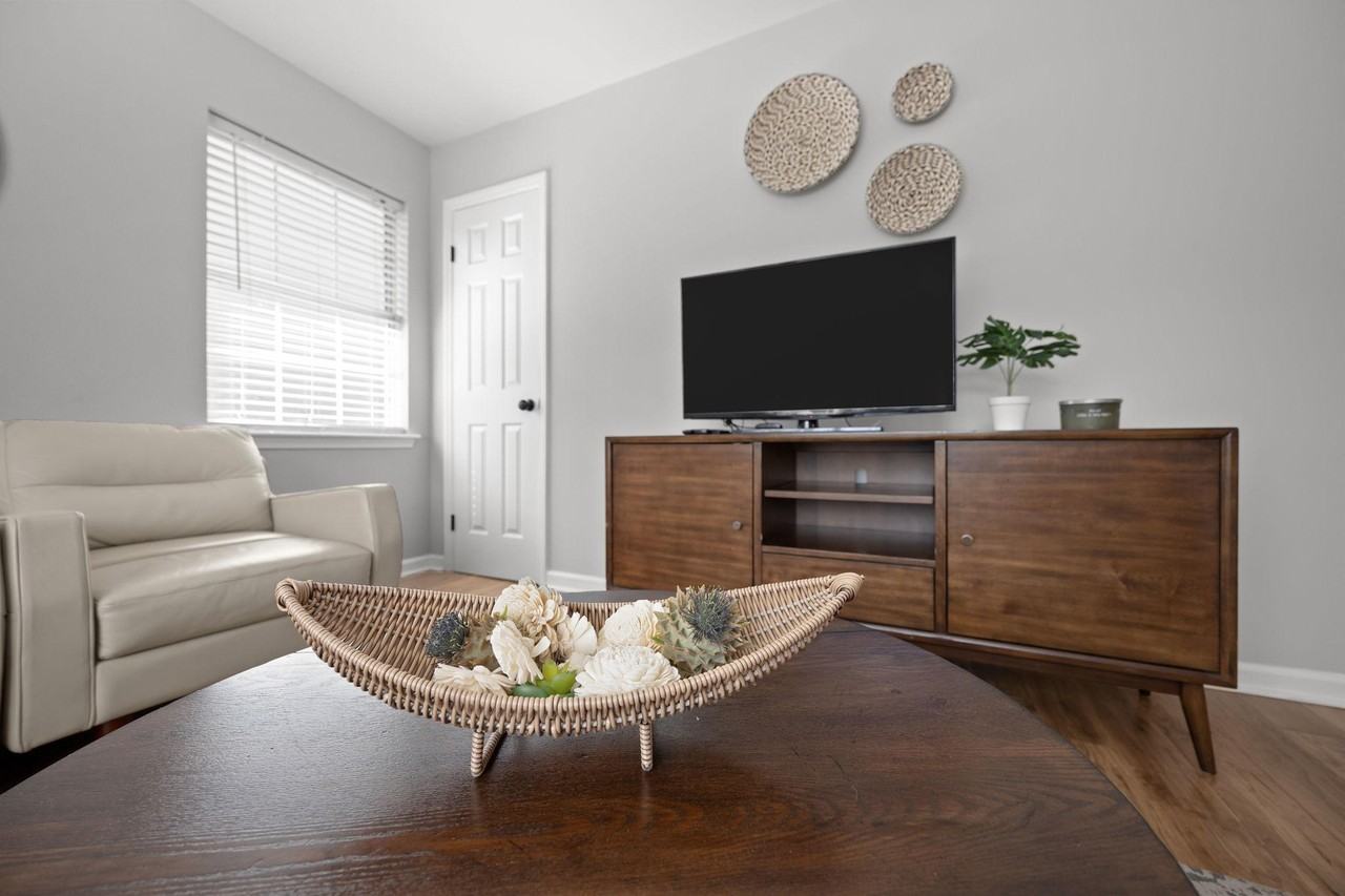 Lexington St - Photo 3 of 15