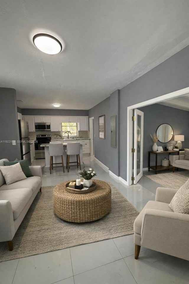 2221 Sw 13th St - Photo 2 of 43