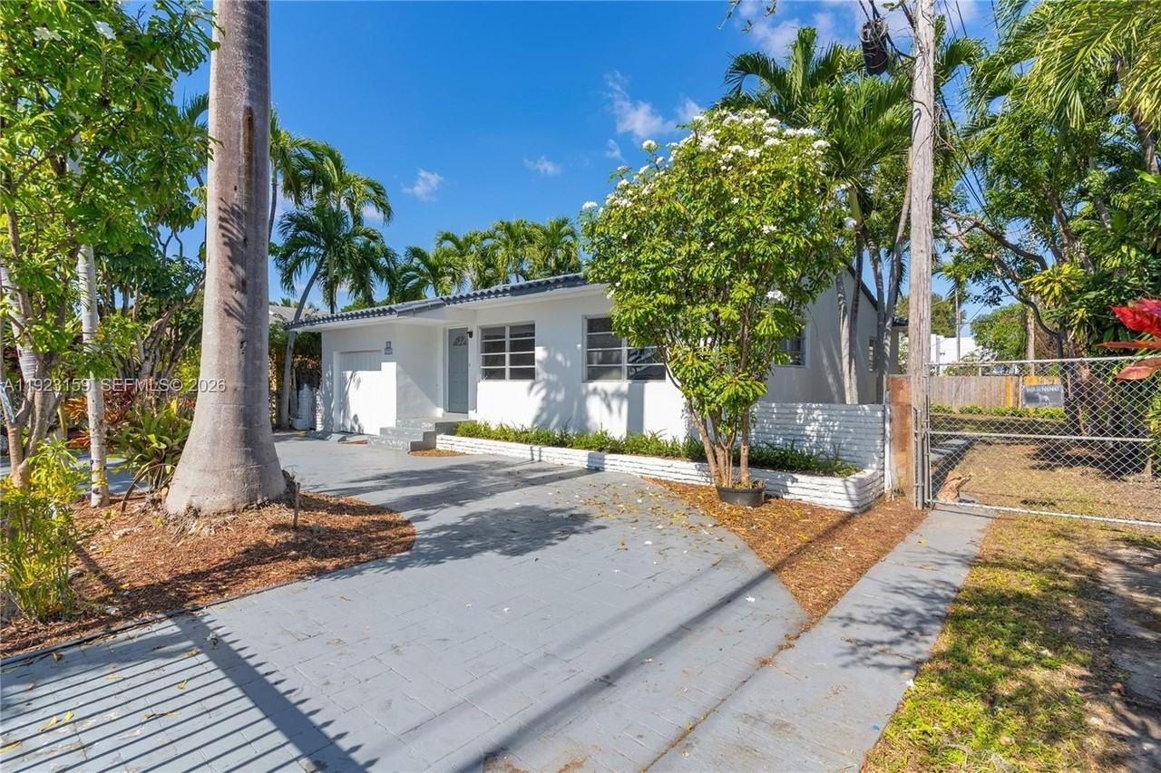 2221 Sw 13th St - Photo 4 of 43