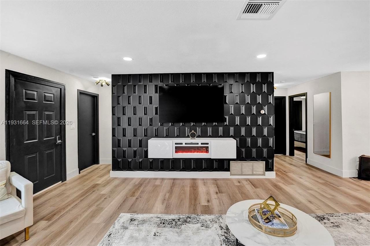 2211 Nw 189th Ter - Photo 2 of 37