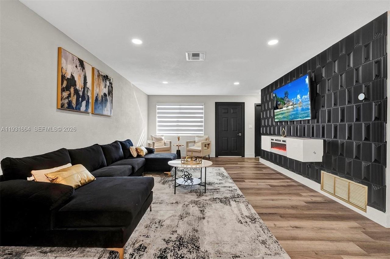 2211 Nw 189th Ter - Photo 3 of 37