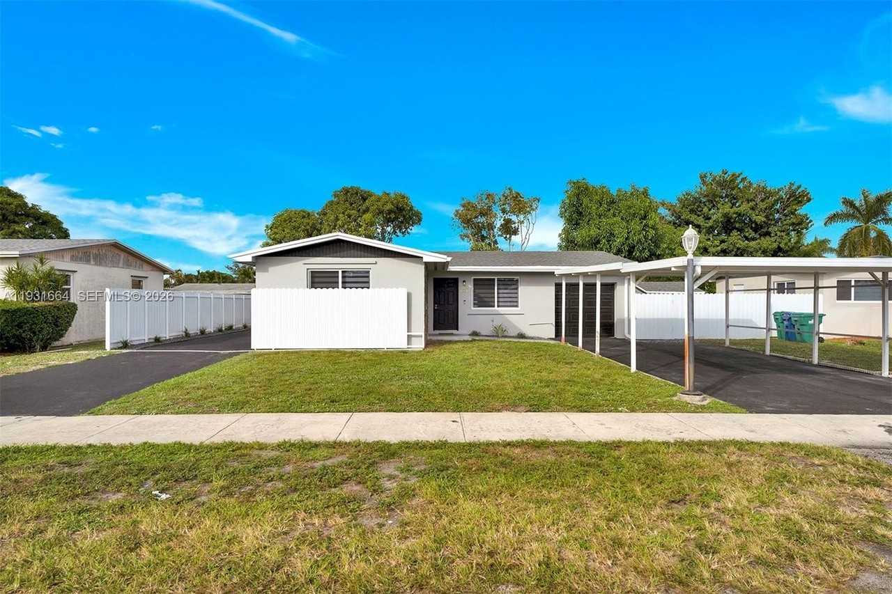 2211 Nw 189th Ter - Photo 6 of 37