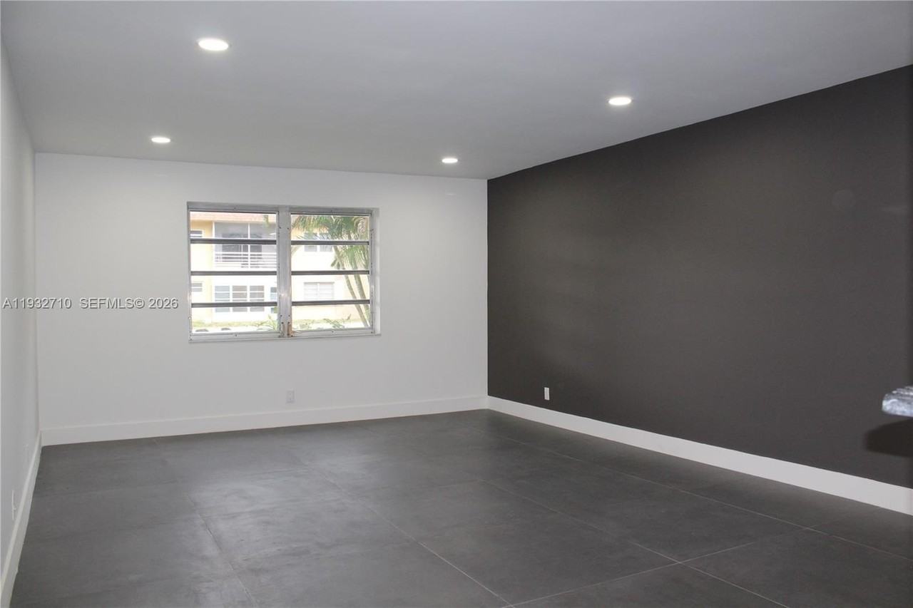 5140 Sw 40th Ave #3C - Photo 3 of 21