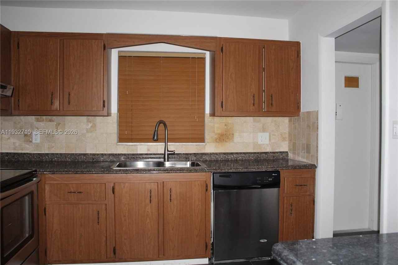 5140 Sw 40th Ave #3C - Photo 6 of 21