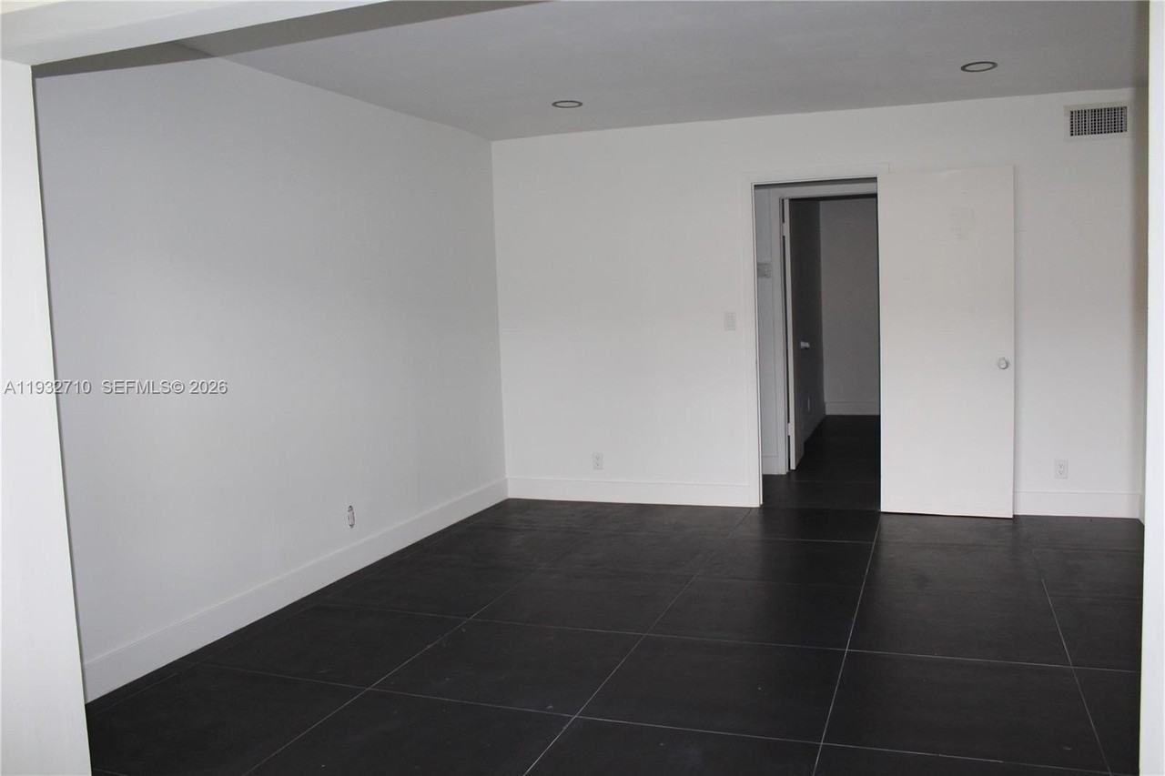 5140 Sw 40th Ave #3C - Photo 7 of 21