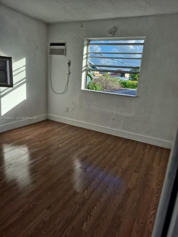 66 W 13th St #4 - Photo 3 of 8