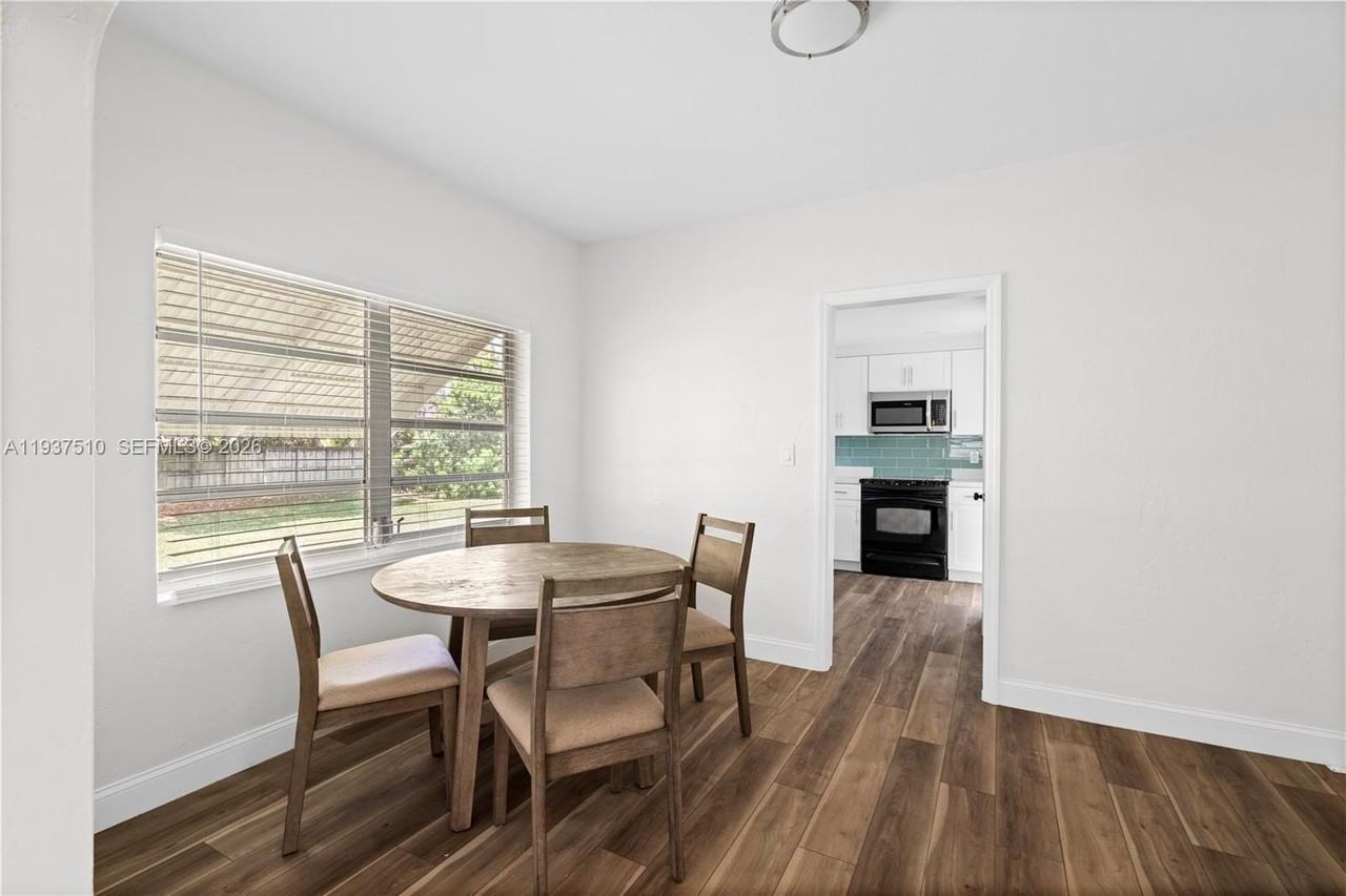 27 Nw 21st St - Photo 5 of 10