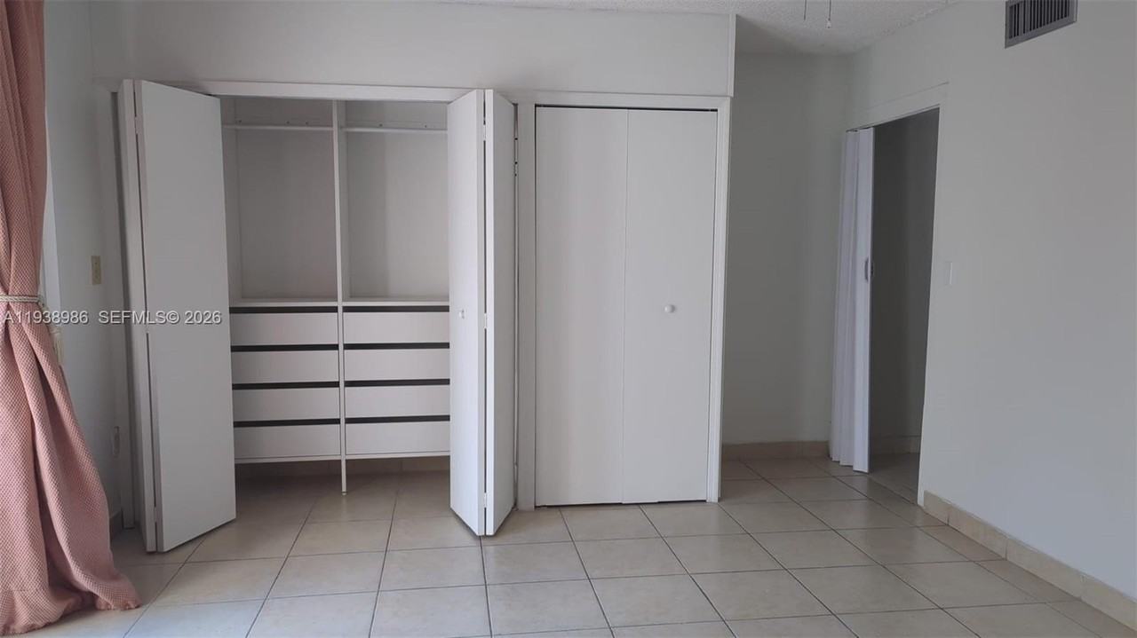 1078 W 42nd Pl #37 - Photo 6 of 9