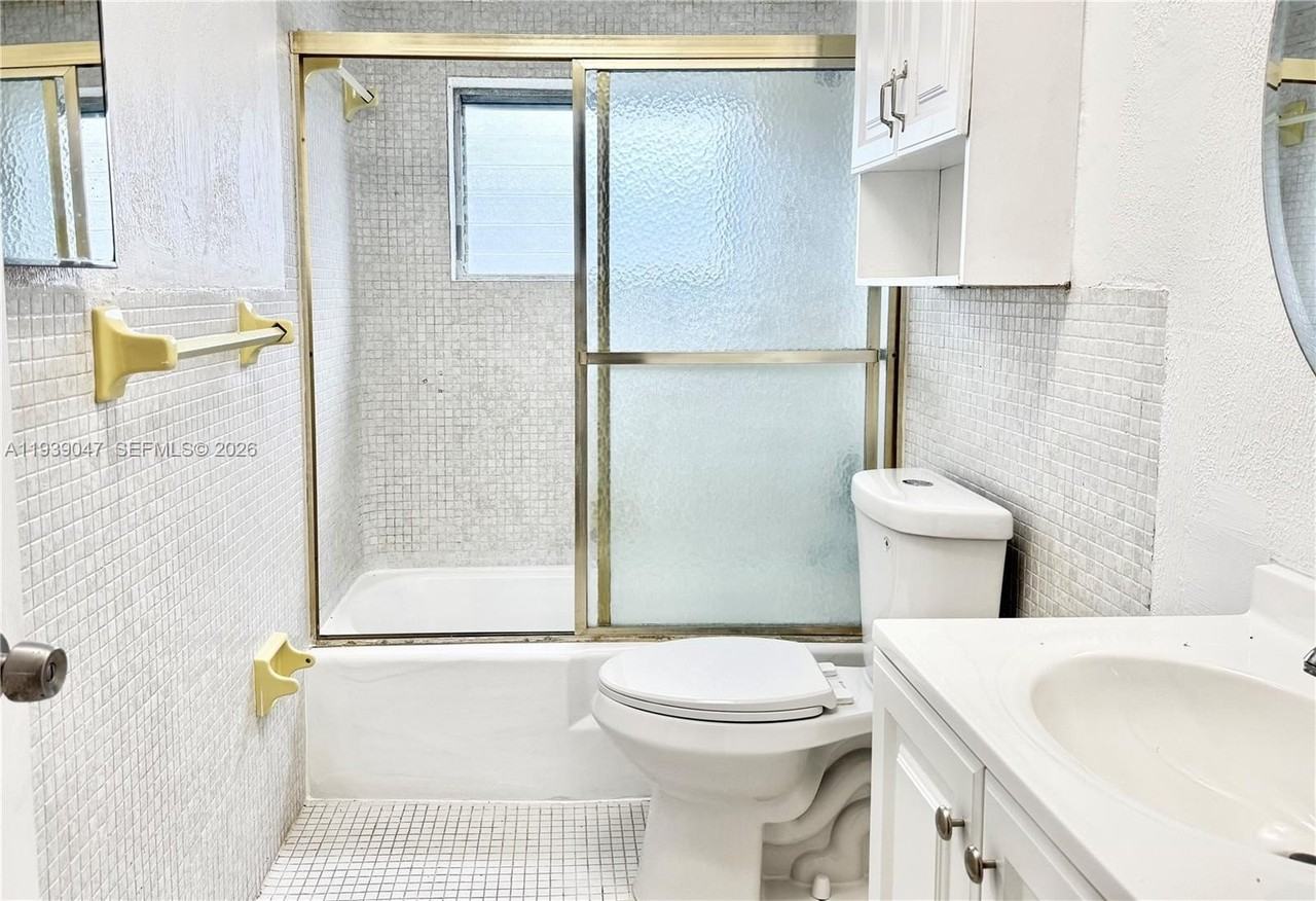 1855 Ne 121st St #6 - Photo 6 of 12