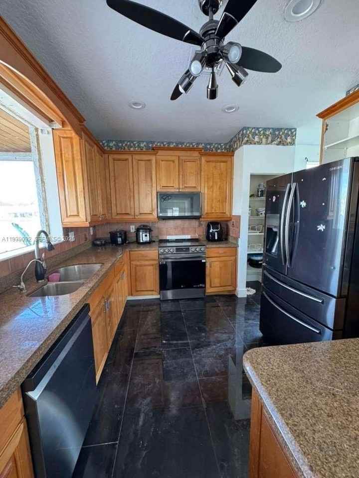 7109 Se Walden Pond Ct - Photo 2 of 10