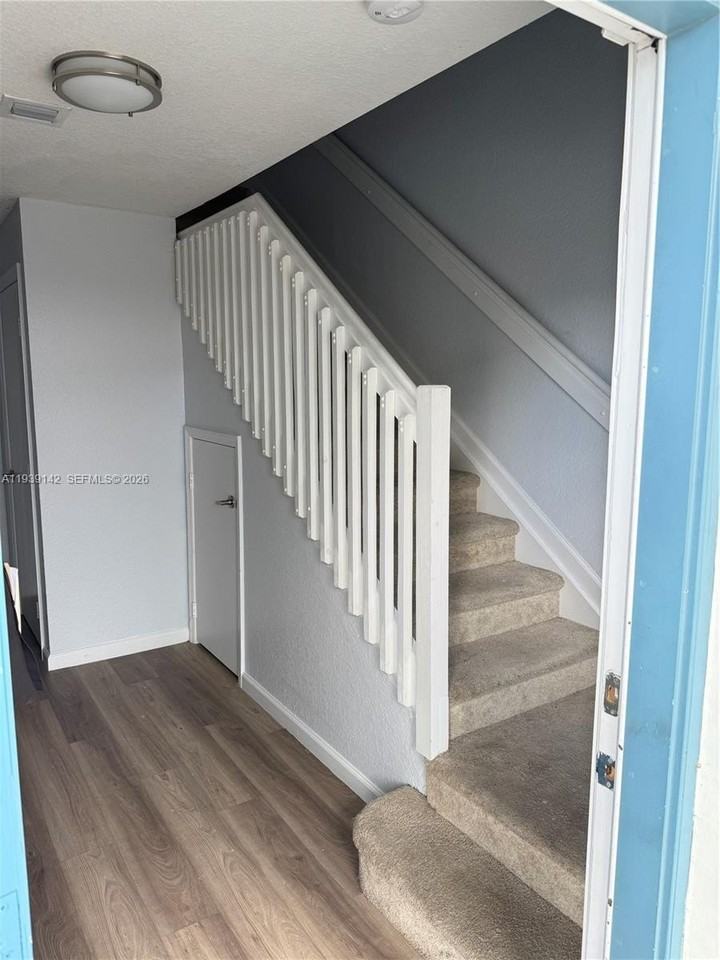 582 Sw 2nd Pl - Photo 3 of 18