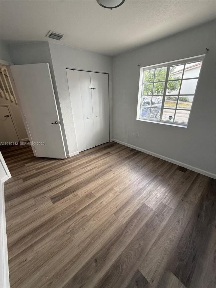 582 Sw 2nd Pl - Photo 6 of 18