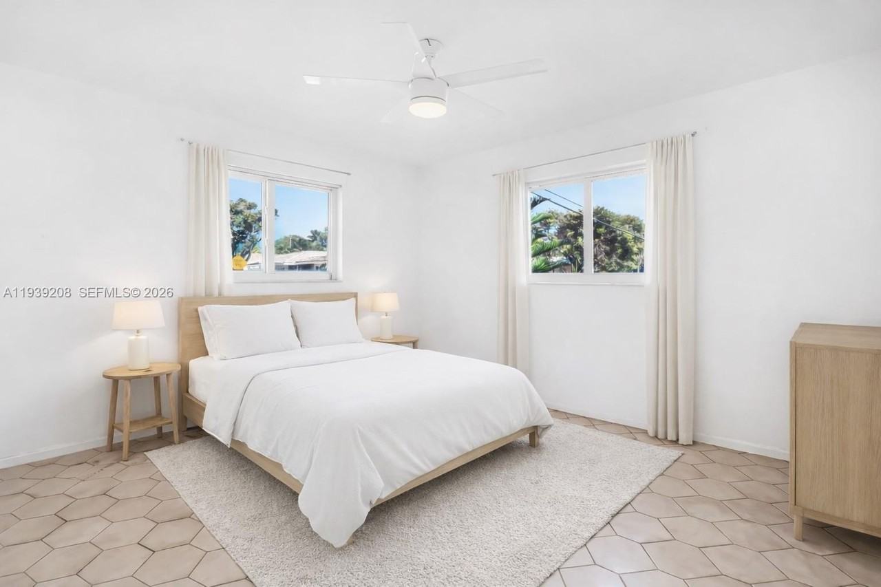 137 Ne 1st Ct #A - Photo 7 of 14