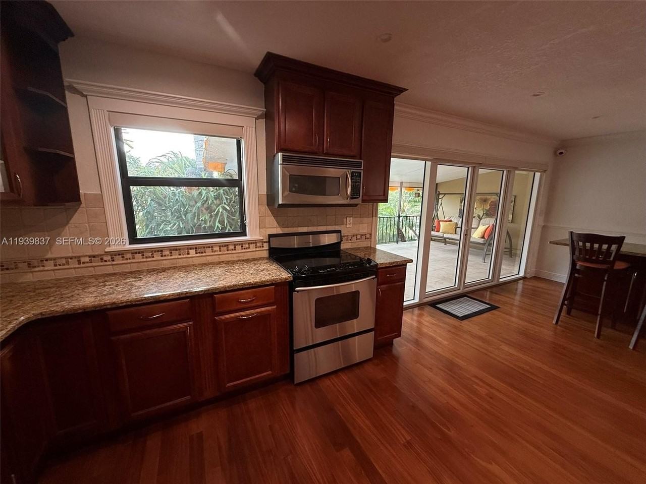 16005 Kingsmoor Way - Photo 5 of 32