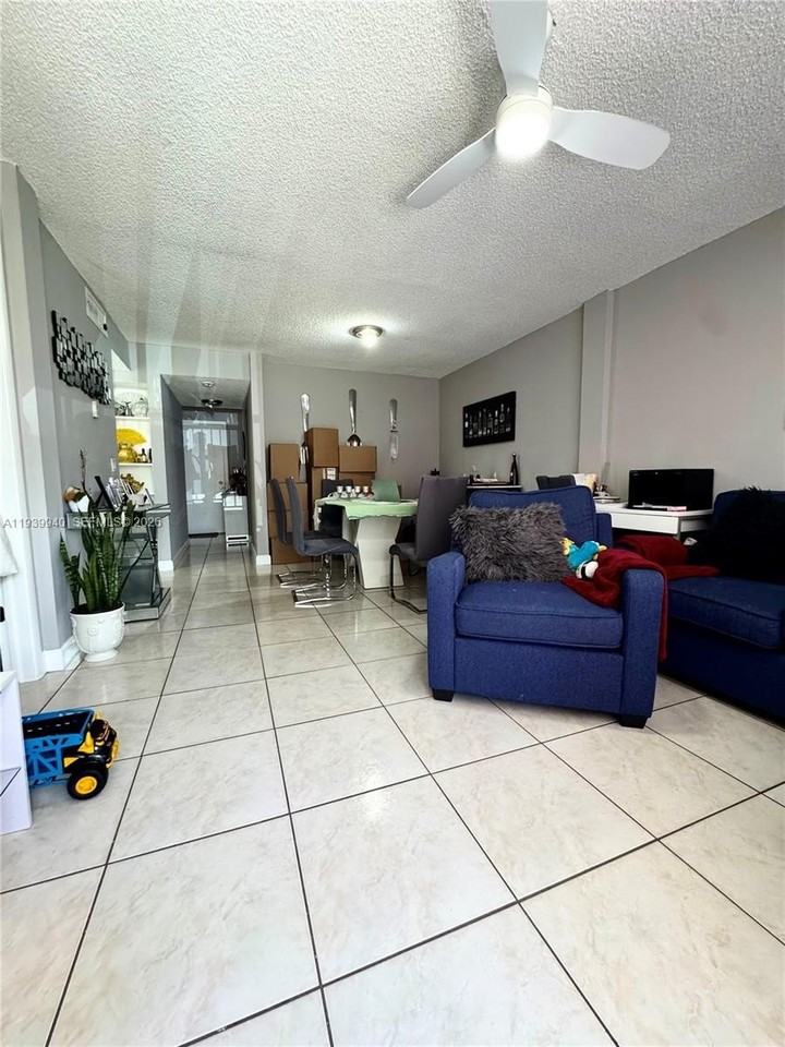 19729 Sw 114th Ave #250 - Photo 3 of 10