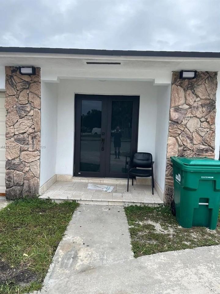 4711 Sw 133rd Ave #0 - Photo 2 of 23