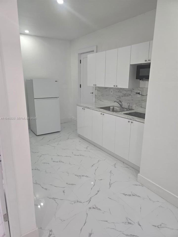 19520 Sw 97th Pl - Photo 2 of 7