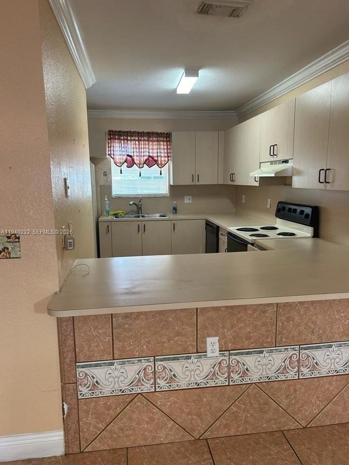 10604 Nw 87th Ct #10604 - Photo 4 of 22