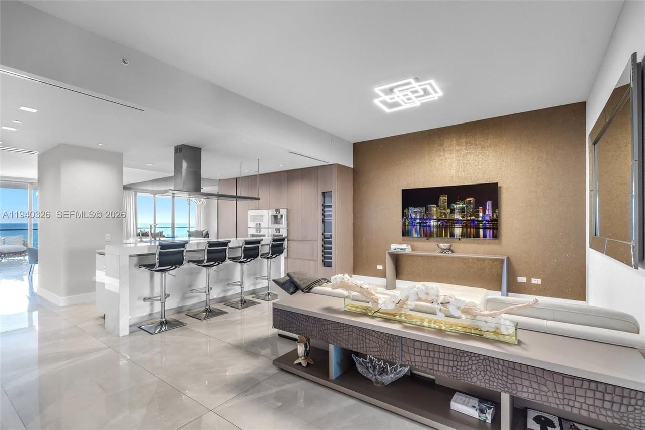 18501 Collins Ave #402 - Photo 2 of 40