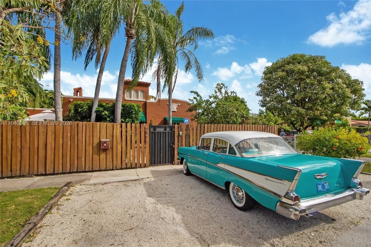 2985 Sw 13th St - Photo 3 of 27