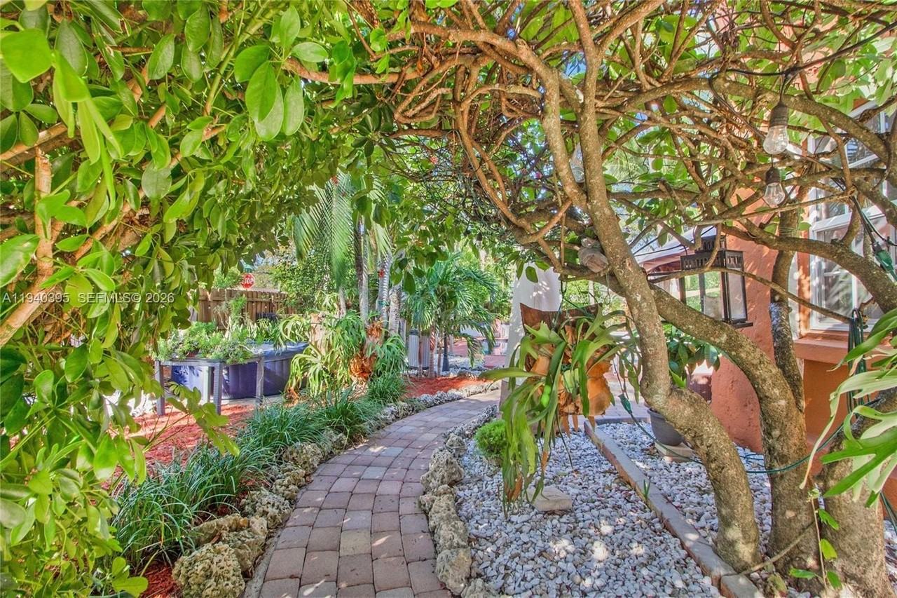 2985 Sw 13th St - Photo 6 of 27