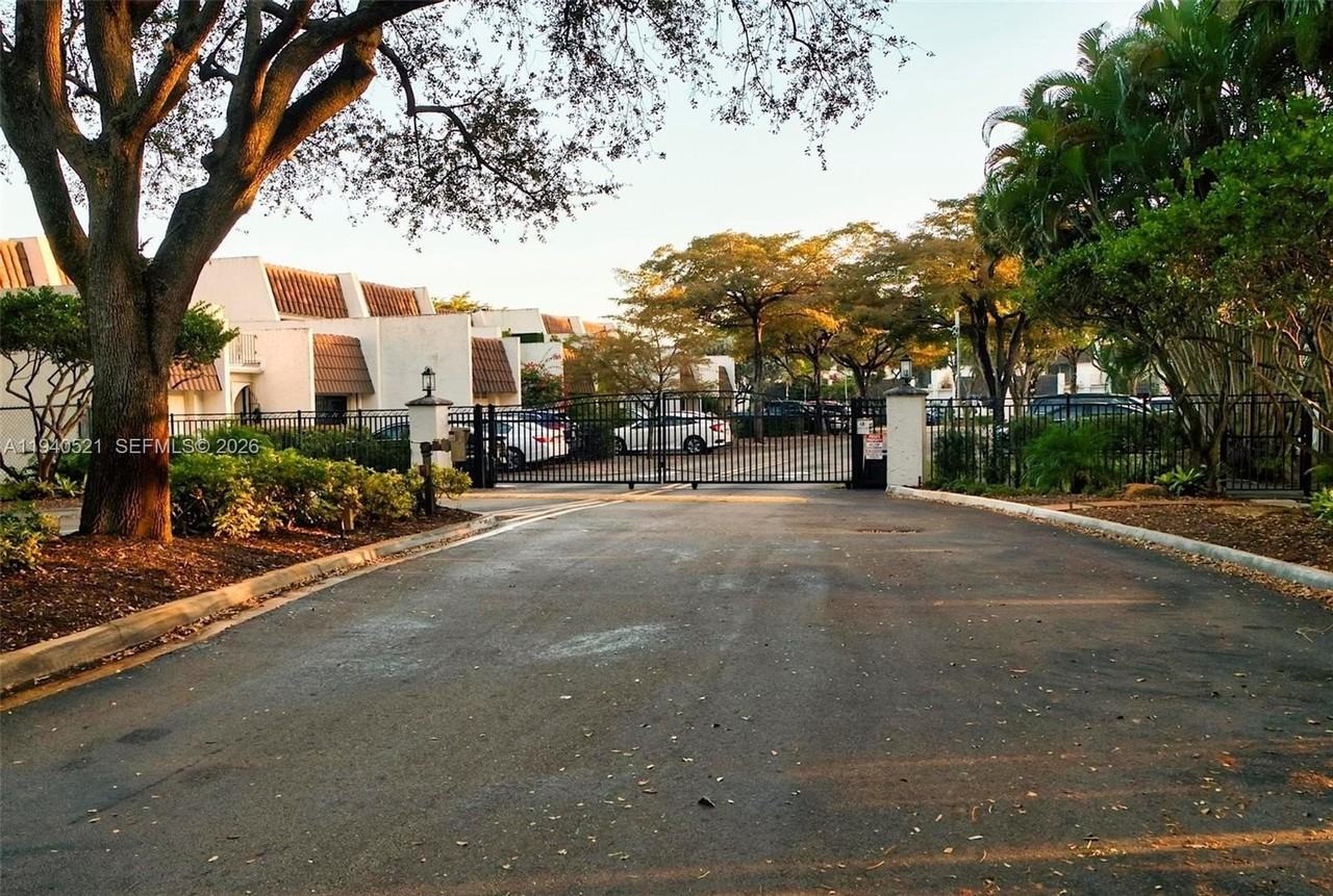 8898 Sw 62nd Ter #7F - Photo 2 of 50