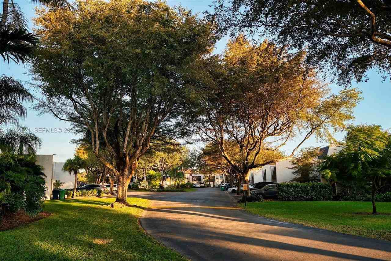 8898 Sw 62nd Ter #7F - Photo 3 of 50