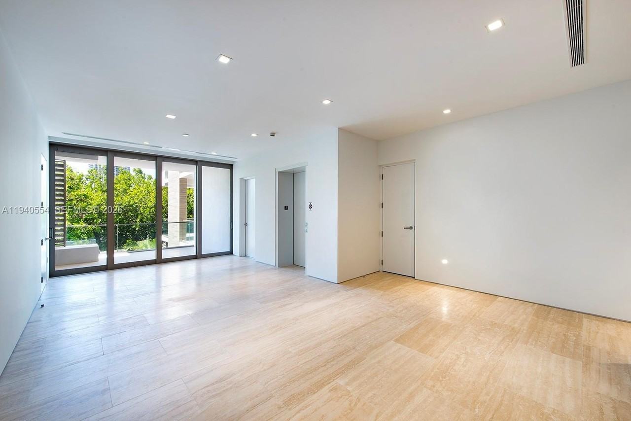 311 Meridian Ave #302