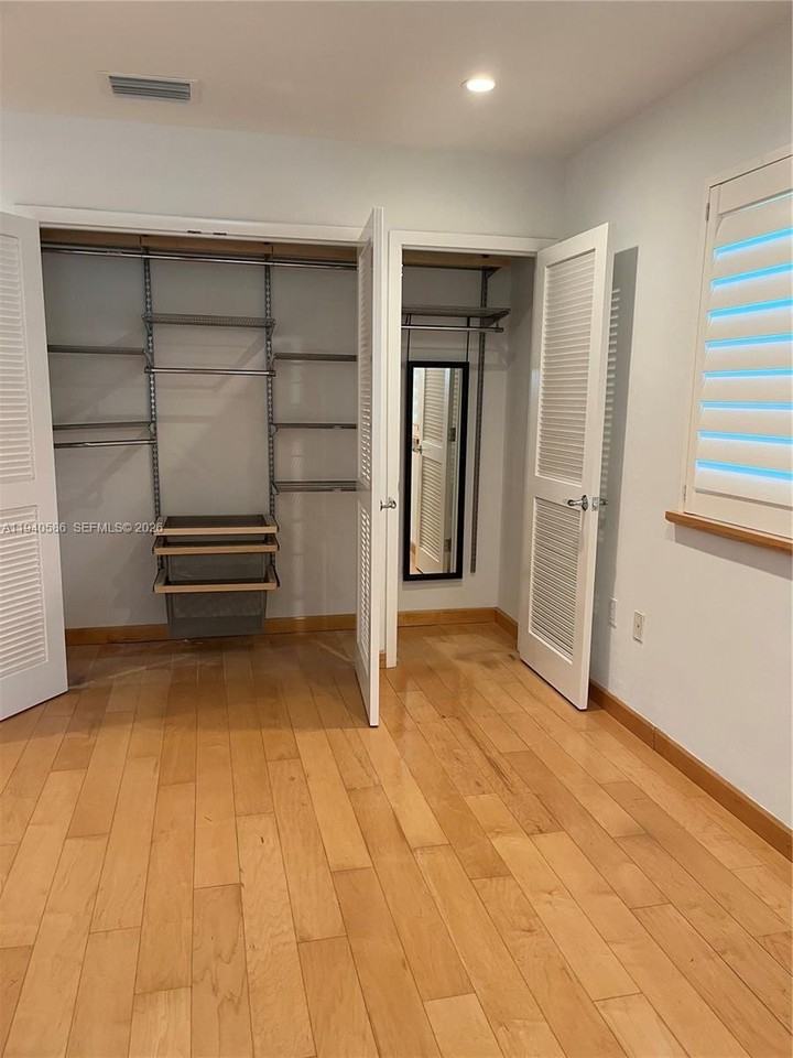 7921 Sw 143rd St - Photo 5 of 34