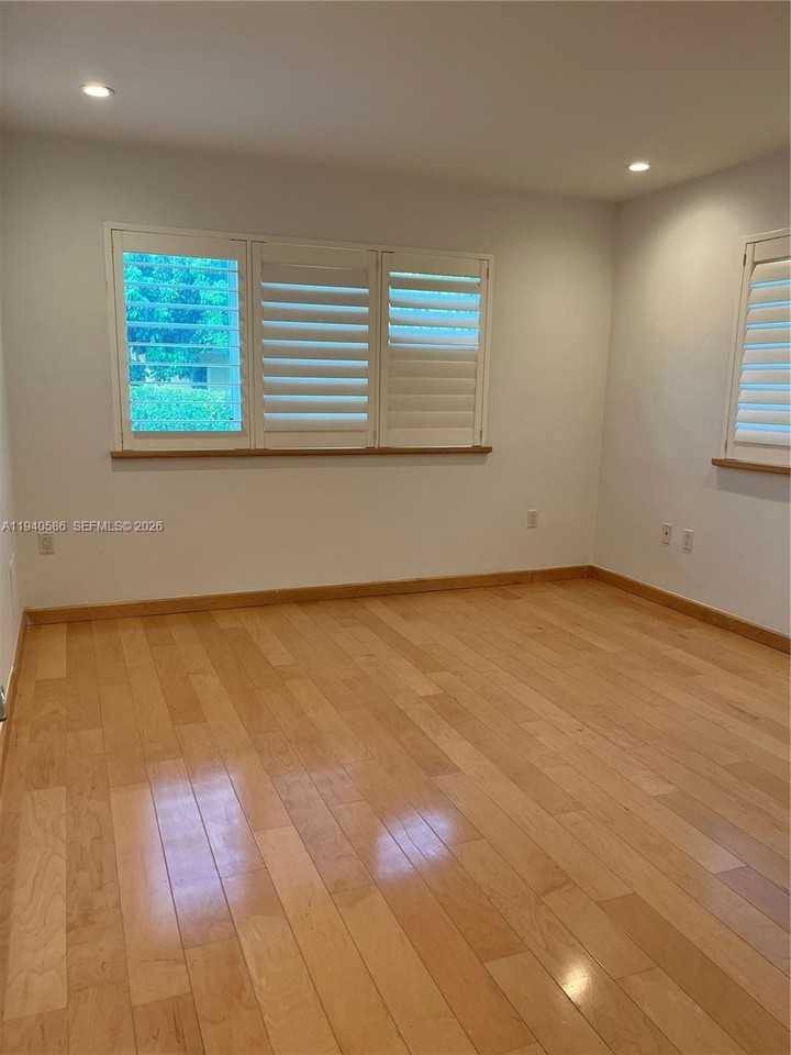 7921 Sw 143rd St - Photo 7 of 34