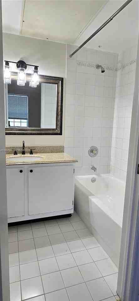 785 SW SW 148th Ave #1406 - Photo 4 of 8